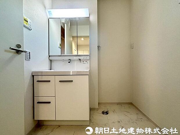 【洗面・脱衣所】タオルやパジャマの収納、洗濯物など家族分をまとめる大事な機能の脱衣所。全てがぎゅっと詰まった機能的なエリアです