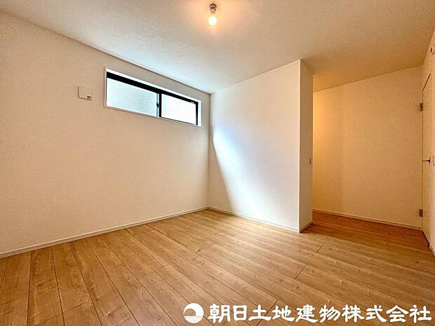 【洋室】お気に入りの家具や小物に囲まれたお部屋はとても居心地の良い空間になりますね