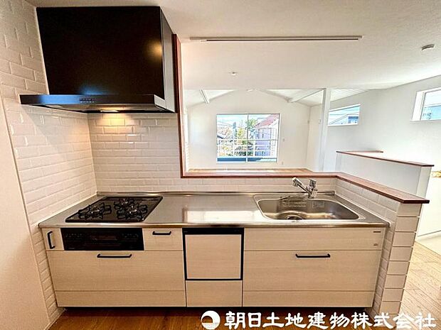 【キッチン】ストックしている小袋や調味料などもしっかり入る引き出しタイプ収納は使い勝手が良好です