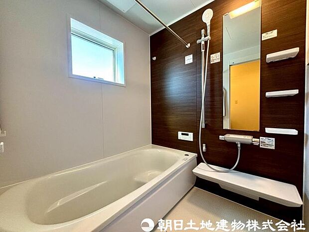 【浴室】冬の予備暖房でヒートショックなど温度差による身体への影響も軽減。家族全員の健康も守るシステムバスです