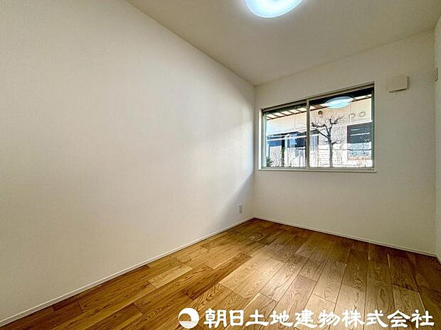 【洋室】間接照明などでお部屋をドレスアップしてみると昼と夜の過ごし方がガラッと変化しますね