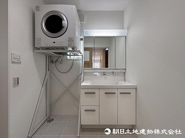 ゆとりの洗面スペースで朝の身支度も快適スムーズに。人気の乾太くん標準装備。