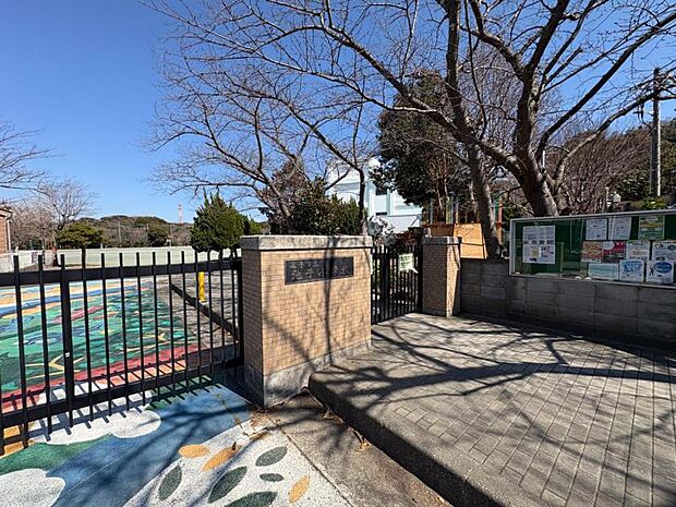 池子小学校約160m