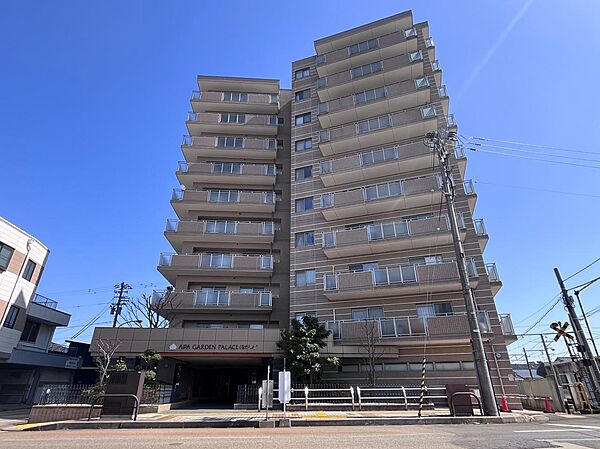 apartment 富山県高岡市下牧野33-1