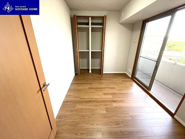 各居室に収納が備えられているので、棚やタンスを用意しなくても整理整頓できます♪