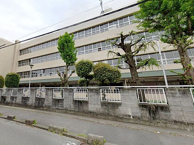 茨木市立三島中学校 890m