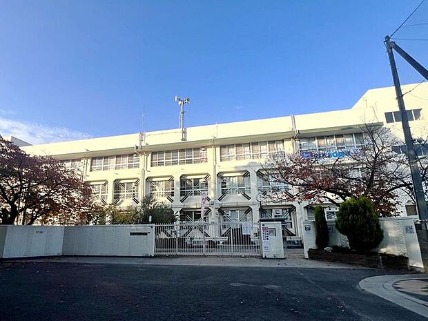 茨木市立葦原小学校 680m