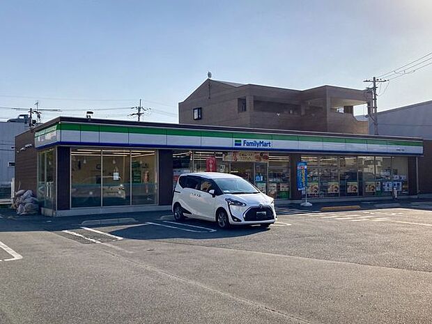 ファミリーマート 茨木島三丁目店 270m