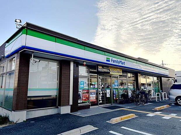 ファミリーマート茨木沢良宜浜店 690m