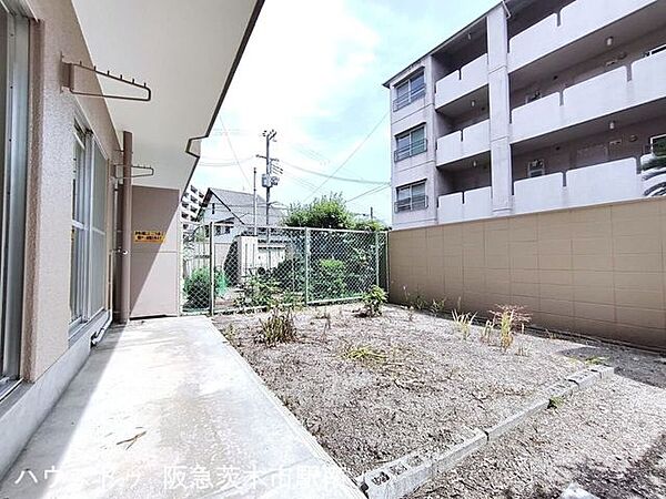 バルコニーに水道蛇口あります。家庭菜園にちょうど良い広さです。