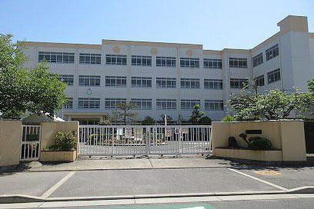 丸橋小学校(高槻市立) 510m