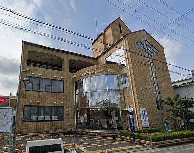 摂津市立鳥飼図書センター 880m