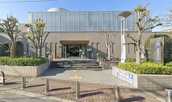 吹田市立千里丘市民センター 910m