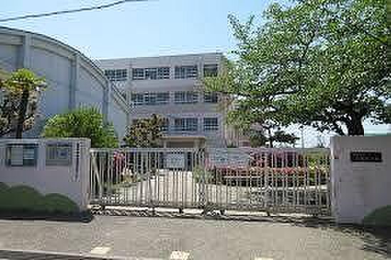 寿栄小学校（高槻市立） 430m