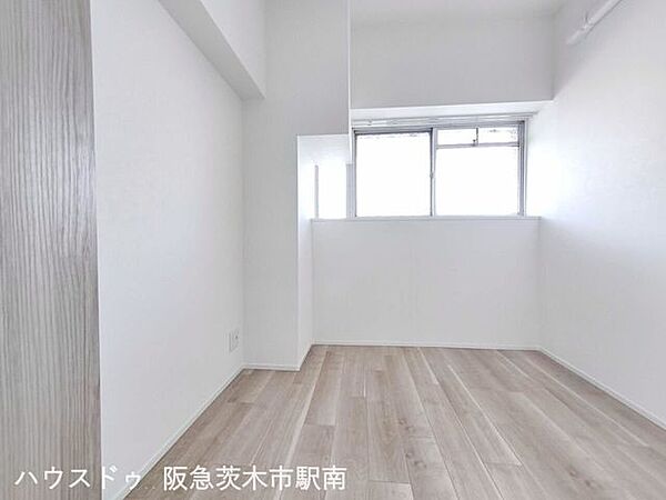 廊下側　洋室