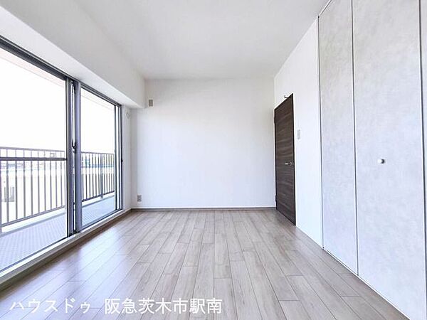 洋室6.5帖　東側バルコニー