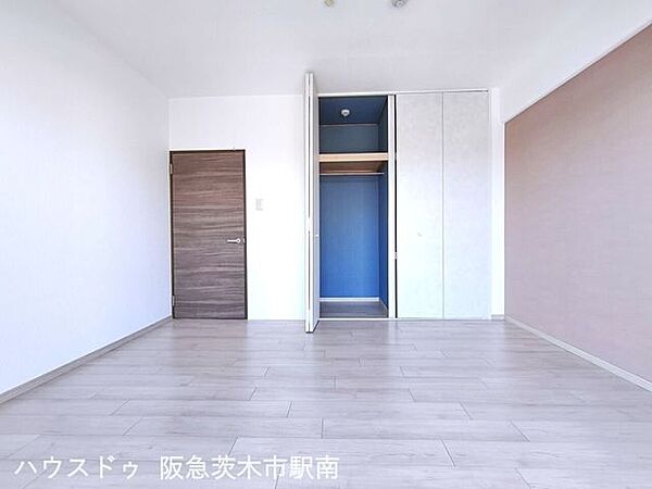 洋室6.5帖　東側バルコニー