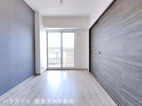 洋室5.0帖　南側バルコニー