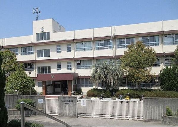 茨木市立西小学校 120m