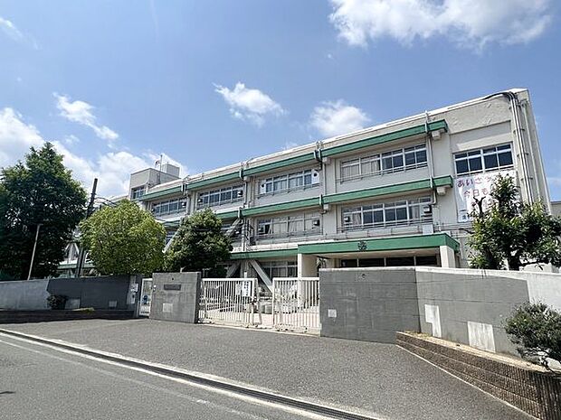 茨木市立南中学校 1330m
