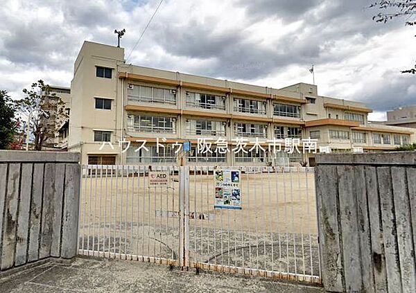 茨木市立庄栄小学校 440m