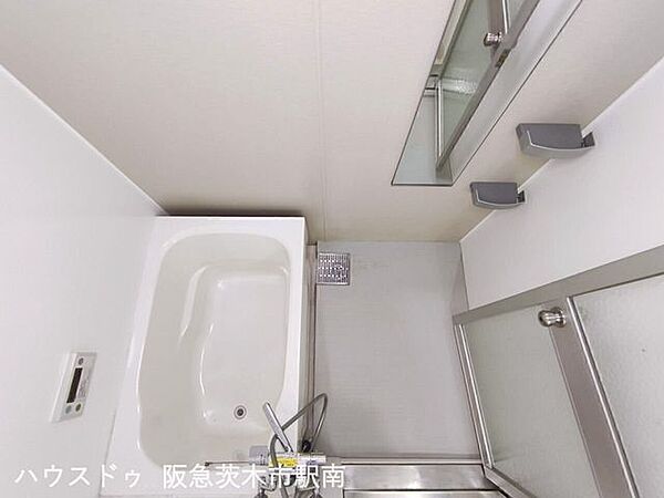 浴室に小窓あります