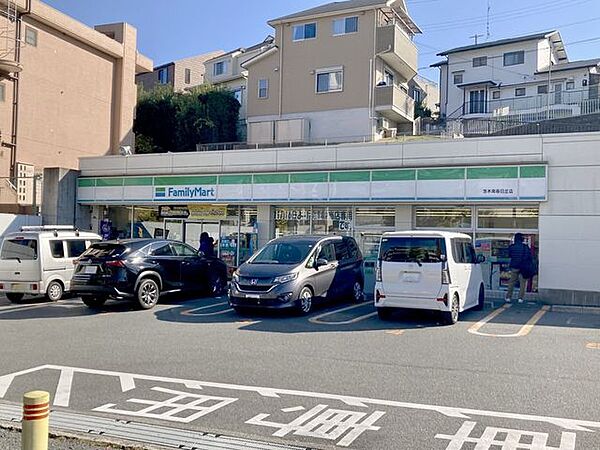 ファミリーマート 茨木南春日丘店 2530m