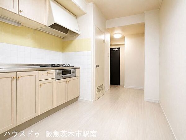 収納豊富で使い勝手の良いダイニングキッチン（※イメージ画像処理）