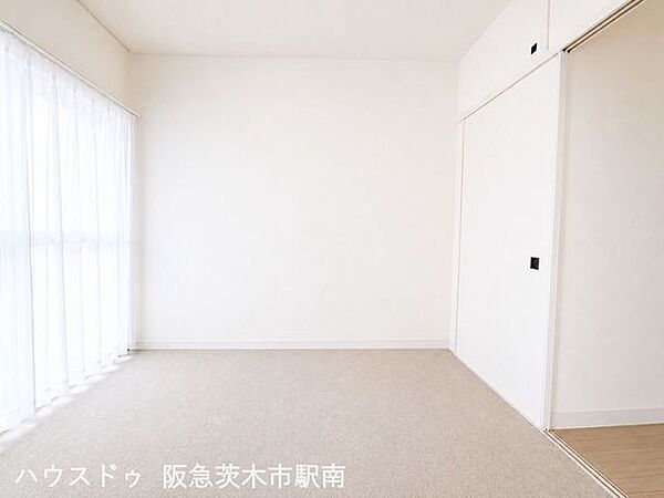 収納付きで使い勝手の良い洋室（※イメージ画像処理）
