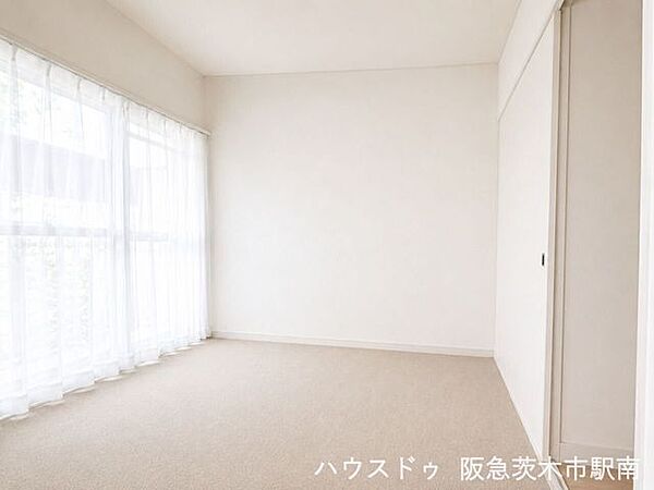 収納付きで使い勝手の良い洋室（※イメージ画像処理）