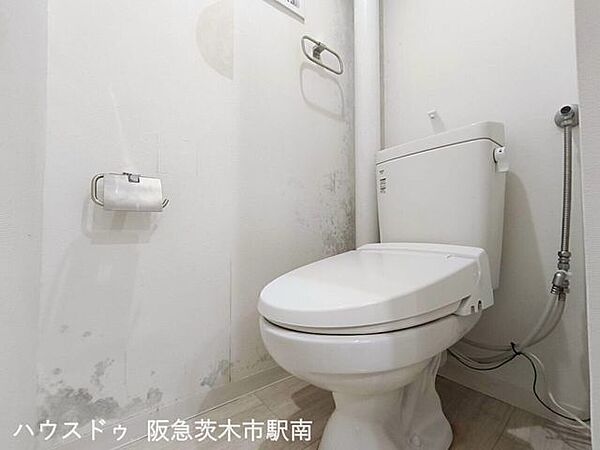 トイレに小窓あります
