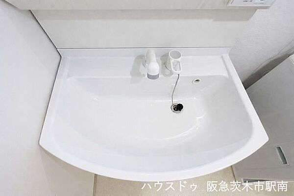 清潔感のあるシンプルで使いやすい洗面スペースです。