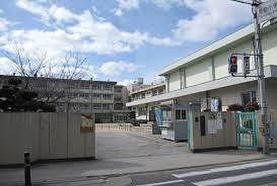 鳥飼小学校（摂津市立） 540m