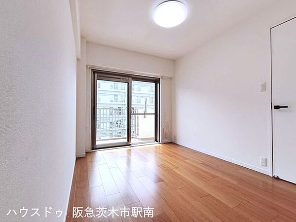 バルコニー側　洋室5.2帖のお部屋