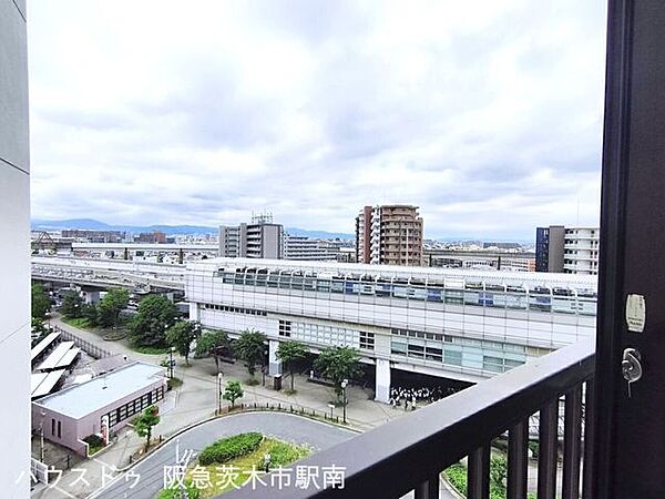 モノレール駅は目の前です
