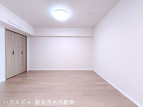 サービスルーム　5.8帖のお部屋リビングと続き間になります。