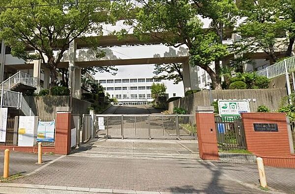 吹田市立第二中学校 1130m