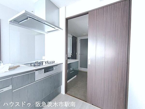 キッチンと洗面所がつながる2WAY