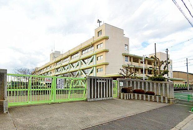 耳原小学校 680m