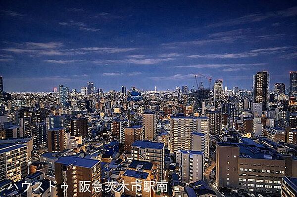 都会の煌めく夜景を一望できる贅沢な眺望です