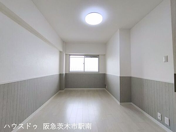 廊下側　6.3帖の洋室