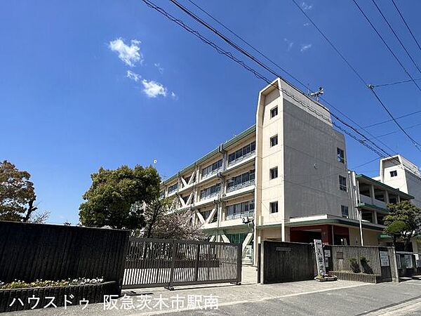 茨木市立平田中学校 110m