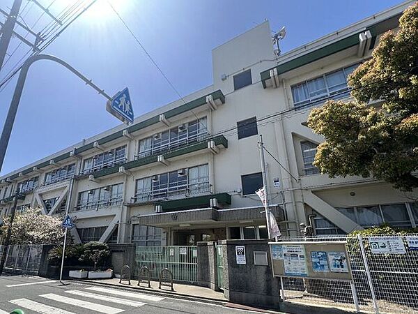 玉島小学校 870m
