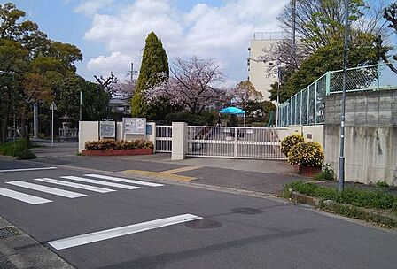 豊中市立第十五中学校 1320m