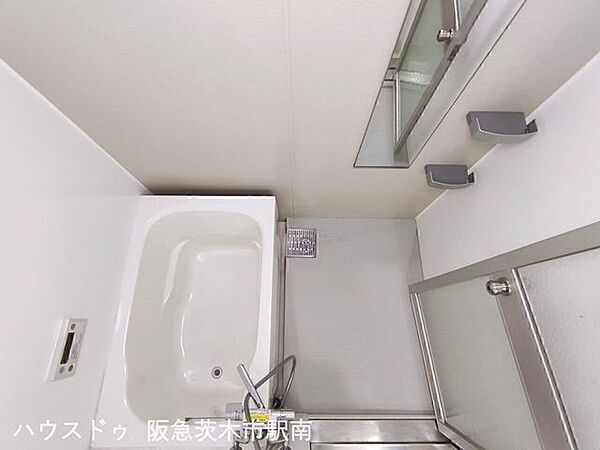 浴室に小窓あります