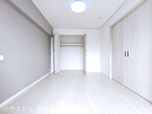 バルコニー側　6.0帖の洋室
