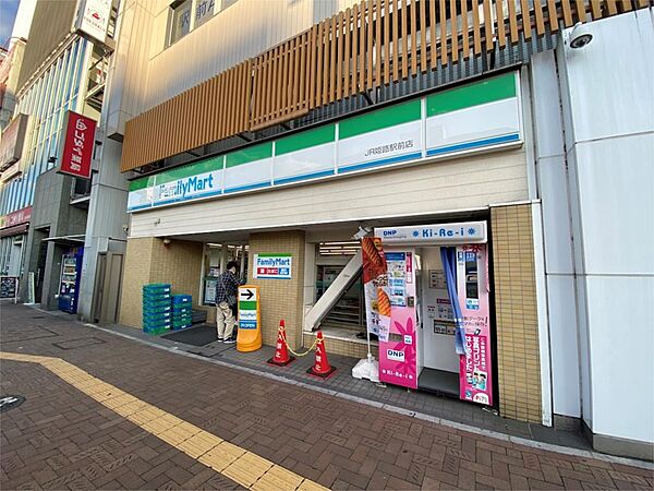 画像20:ファミリーマート JR姫路駅前店（471m）