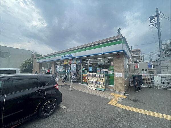 画像19:ファミリーマート 吹田江坂五丁目店（604m）