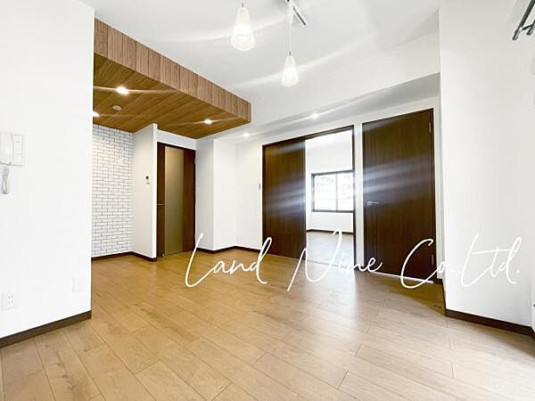【全てのお部屋が明るく爽やか♪】 ◆3方角部屋のため、全てのお部屋が明るく爽やか♪ ◆リビングは南東向き♪