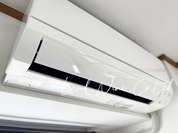 【エアコン付き】購入費用や設置費等の初期費用の節約に嬉しい、エアコン付きのお部屋です。引っ越し直後からすぐにエアコンを使用できる点も嬉しいです。